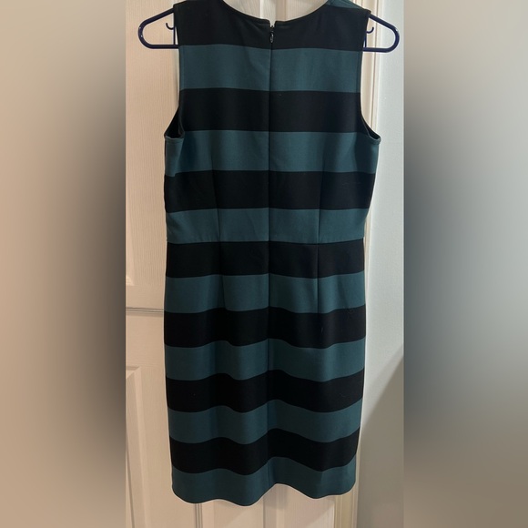 LOFT dress in Size 4. Used but in great condition. - Picture 2 of 2